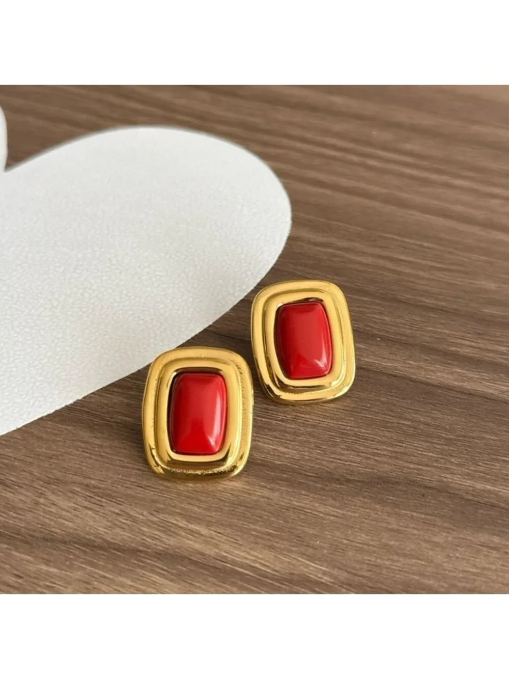 Red stone Earrings Q211